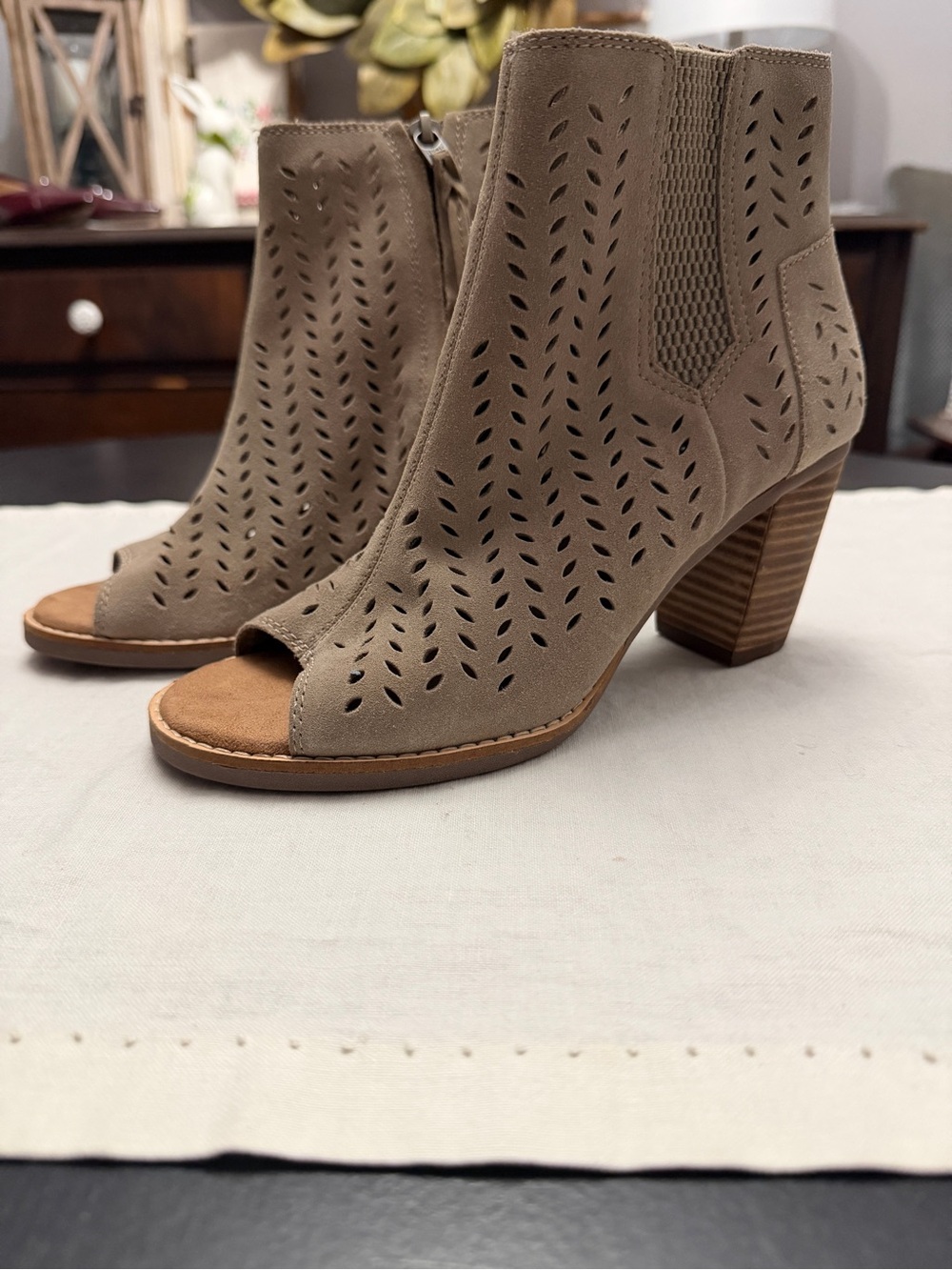 Toms Taupe Perforated Peep-Toe Block Heel Ankle Boots Sz 5.5